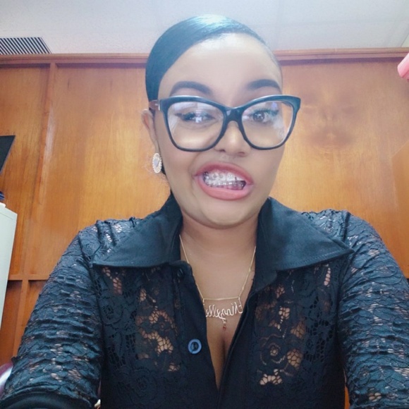 Meet your Posher, Mozelle - Picture 1 of 1